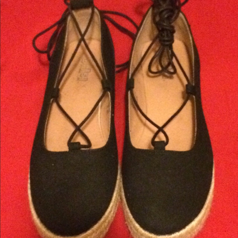 Zapatos negros de cintas seminuevos!!